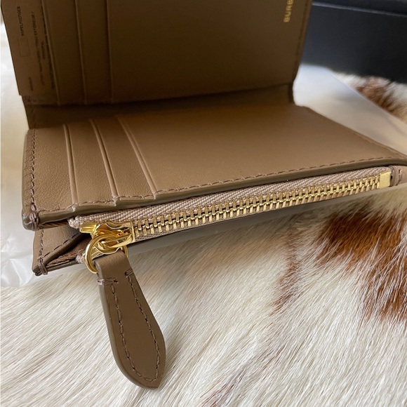 Burberry brand new leather tote bag black+small wallet bundle! 2250$ value - Picture 10 of 13